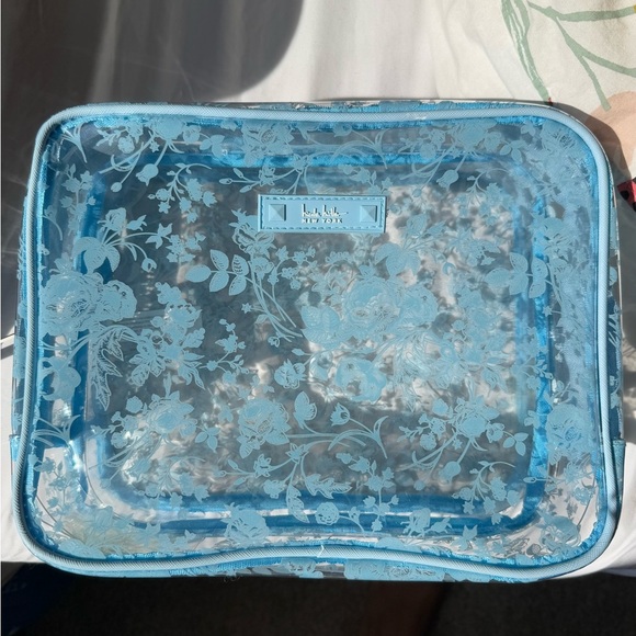 Nicole Miller Blue Bath Accessories or Make Up Bag - Picture 6 of 6